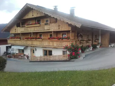 Das Gebäude in dem sich der Bauernhof befindet