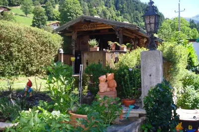 Ein Garten an der Unterkunft Scherntreinerhof