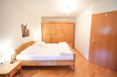 Ein Bett oder Betten in einem Zimmer der Unterkunft Ferienwohnung 77 - Top 23