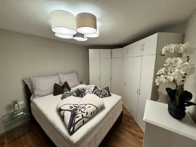 Ein Bett oder Betten in einem Zimmer der Unterkunft Heidis Ferienwohnung