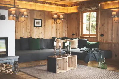 Ein Sitzbereich in der Unterkunft Sporer-Alm