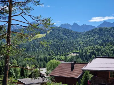 Ein allgemeiner Bergblick oder ein Berglick von der Ferienwohnung aus