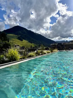 Ein allgemeiner Bergblick oder ein Berglick von des Hotels aus