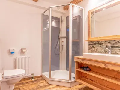 Ein Badezimmer in der Unterkunft Pension Blaiken XL