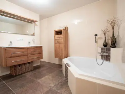 Ein Badezimmer in der Unterkunft Chalet Hochkrimml with sauna on the ski slope