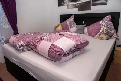 Ein Bett oder Betten in einem Zimmer der Unterkunft Haus Alpenfrieden