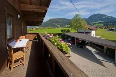 Ein allgemeiner Bergblick oder ein Berglick von der Ferienwohnung aus