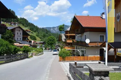 Ein allgemeiner Bergblick oder ein Berglick von der Ferienwohnung aus