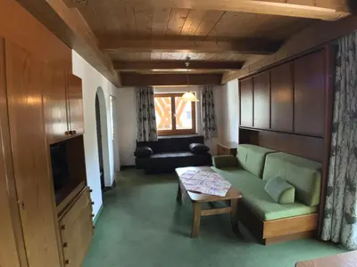 Ein Sitzbereich in der Unterkunft Appartements Robert - Hotel Bechlwirt