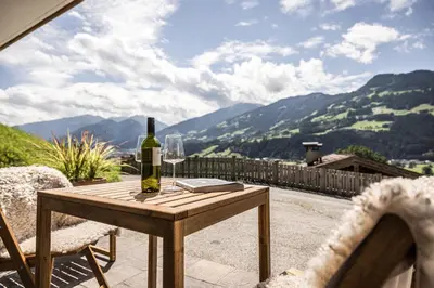 Ein allgemeiner Bergblick oder ein Berglick von der Ferienwohnung aus