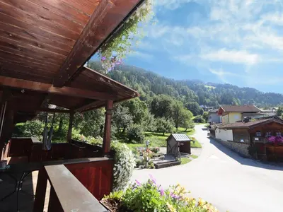Ein allgemeiner Bergblick oder ein Berglick von der Ferienwohnung aus
