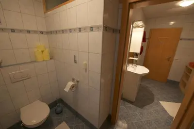 Ein Badezimmer in der Unterkunft Haus Sandra