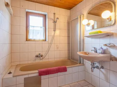 Ein Badezimmer in der Unterkunft Appartementkombination Brixnerwirt I II III und IV