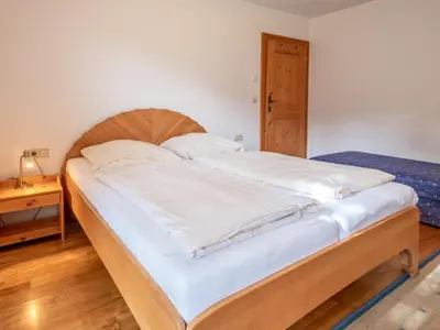 Ein Bett oder Betten in einem Zimmer der Unterkunft Appartementkombination Brixnerwirt I und II