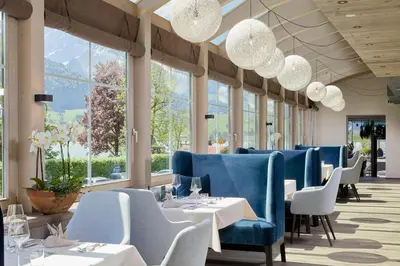 Ein Restaurant oder anderes Speiselokal in der Unterkunft Seehotel Brunner