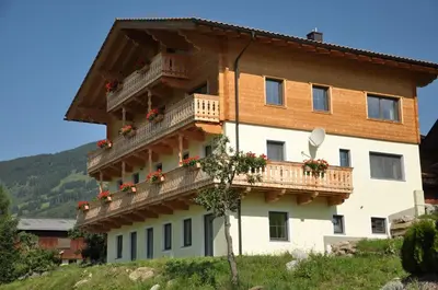Ein allgemeiner Bergblick oder ein Berglick von der Ferienwohnung aus