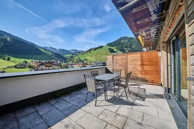 Ein allgemeiner Bergblick oder ein Berglick von der Ferienwohnung aus