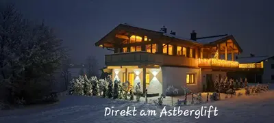 Das Gebäude in dem sich das Ferienhaus befindet