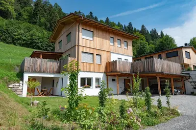 Das Gebäude in dem sich die Ferienwohnung befindet