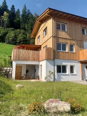 Das Gebäude in dem sich die Ferienwohnung befindet