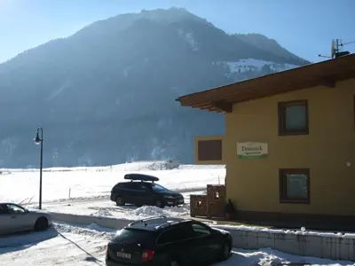 Ein allgemeiner Bergblick oder ein Berglick von der Ferienwohnung aus