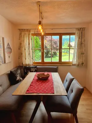 Ein Sitzbereich in der Unterkunft Chalet Kitzbühelblick