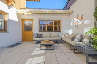 Ein Sitzbereich in der Unterkunft Chalet Kitzbühelblick