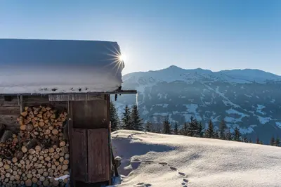 Ein allgemeiner Bergblick oder ein Berglick von der Ferienwohnung aus