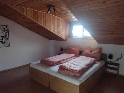 Ein Bett oder Betten in einem Zimmer der Unterkunft Jochelerhof