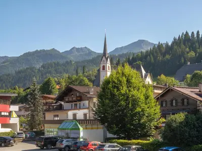 Ein allgemeiner Bergblick oder ein Berglick von des Ferienhauses aus