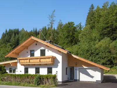 Das Gebäude in dem sich das Ferienhaus befindet