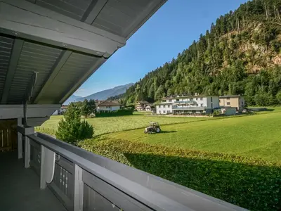 Ein allgemeiner Bergblick oder ein Berglick von der Ferienwohnung aus