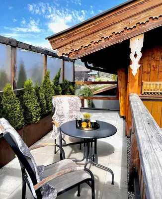 Ein Balkon oder eine Terrasse in der Unterkunft BOUTIQUE KAISERLODGE mit privater SAUNA & WHIRLPOOL by Belle Stay