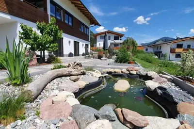 Ein Garten an der Unterkunft Egon's Home - Urlauben in Top Lage