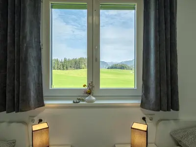 Ein allgemeiner Bergblick oder ein Berglick von des Ferienhauses aus