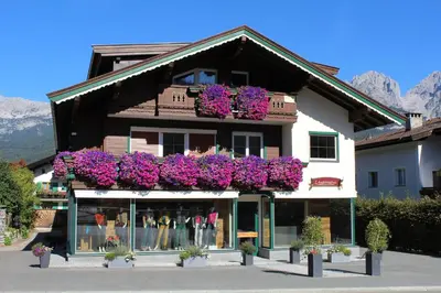 Ein allgemeiner Bergblick oder ein Berglick von der Ferienwohnung aus