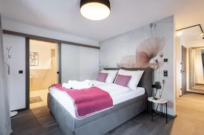 Ein Bett oder Betten in einem Zimmer der Unterkunft Penthouse Julia nähe Badesee mit Infrarotsauna -Zell am See Kaprun