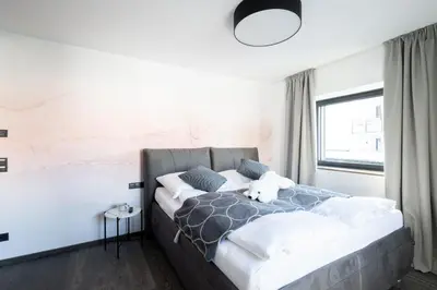 Ein Bett oder Betten in einem Zimmer der Unterkunft Penthouse Julia nähe Badesee mit Infrarotsauna -Zell am See Kaprun