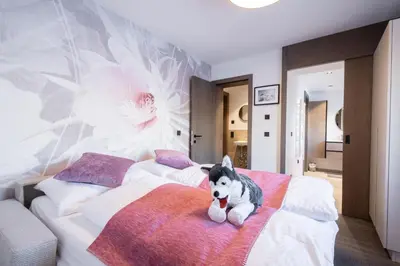 Ein Bett oder Betten in einem Zimmer der Unterkunft Penthouse Julia nähe Badesee mit Infrarotsauna -Zell am See Kaprun
