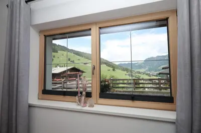 Ein allgemeiner Bergblick oder ein Berglick von der Ferienwohnung aus