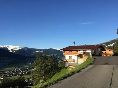 Ein allgemeiner Bergblick oder ein Berglick von der Ferienwohnung aus
