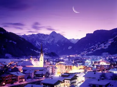 Ein allgemeiner Bergblick oder ein Berglick von des Hotels aus