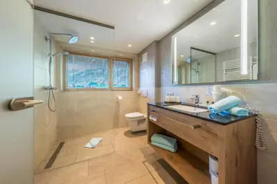 Ein Badezimmer in der Unterkunft Aktivhotel Tuxerhof