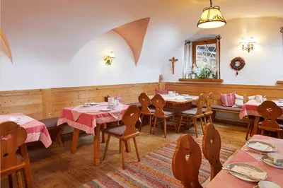 Ein Restaurant oder anderes Speiselokal in der Unterkunft Pension Oberbräu