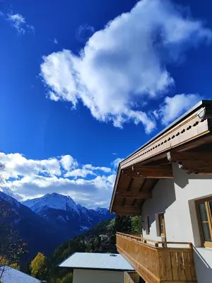Ein allgemeiner Bergblick oder ein Berglick von der Ferienwohnung aus