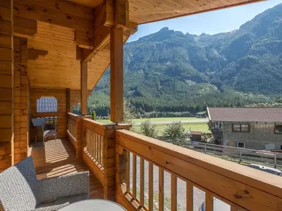 Ein allgemeiner Bergblick oder ein Berglick von des Chalets aus