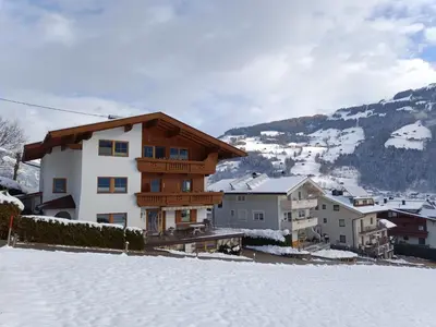 Ein allgemeiner Bergblick oder ein Berglick von der Ferienwohnung aus