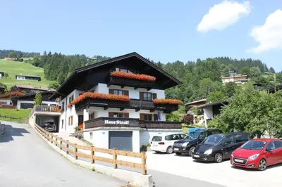 Das Gebäude in dem sich das Privatzimmer befindet