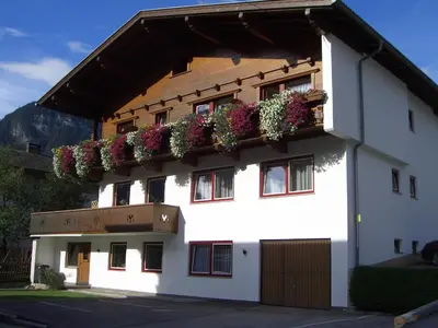 Das Gebäude in dem sich die Pension befindet