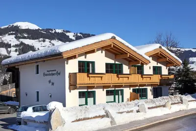 Ein allgemeiner Bergblick oder ein Berglick von der Ferienwohnung aus